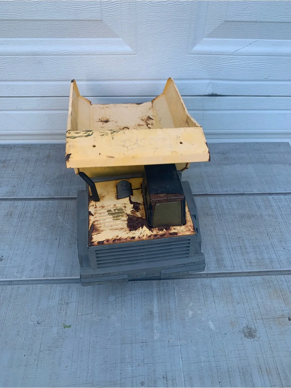 Vintage 1999 Mighty Tonka Dump Truck Model 768 Pressed Steel XMB-975